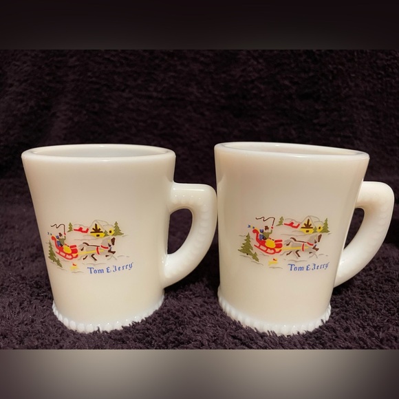 Set of four Tom and Jerry white holiday mugs - Picture 6 of 7